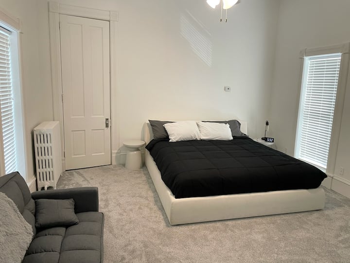 Dormitorio 1 - Cama tamaño king - Futón - TV