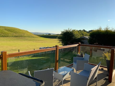 Annex with beautiful views and private hot tub