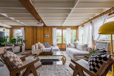 A dreamy retro beach escape for Summer 2024