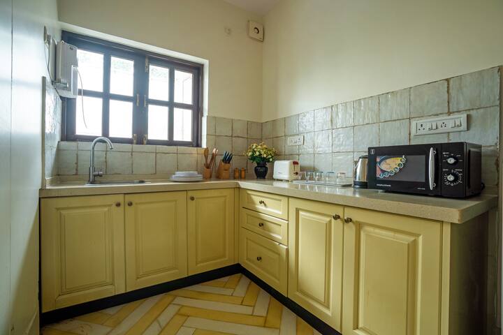 Full kitchen image 1