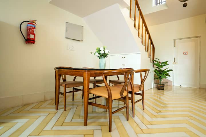 Dining area image 1