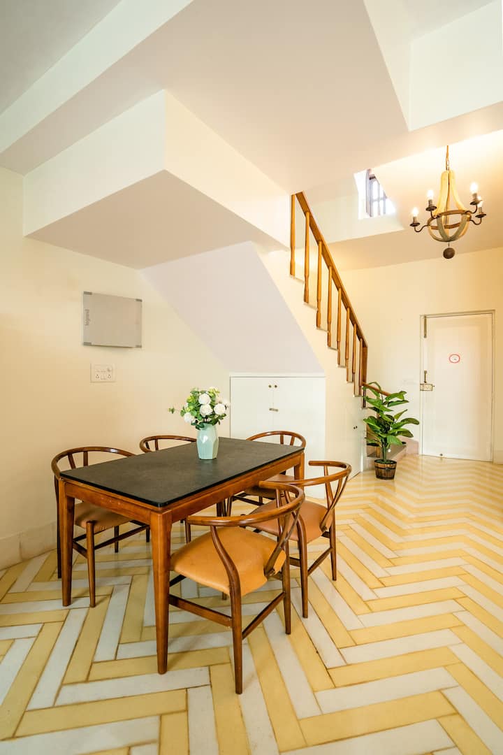 Dining area image 2