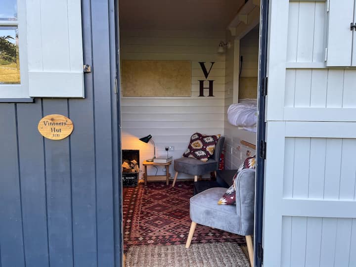 Vineyard Shepherds Hut With Log Burning Stove - バイベリー