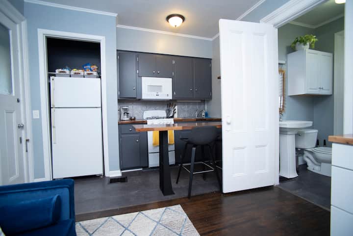 Fully Furnished 1 Bedroom With Free Off St Parking - University of Rochester, Rochester