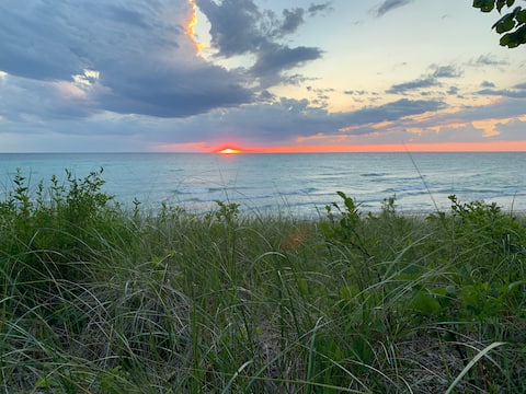 Peaceful private getaway on Lake Michigan