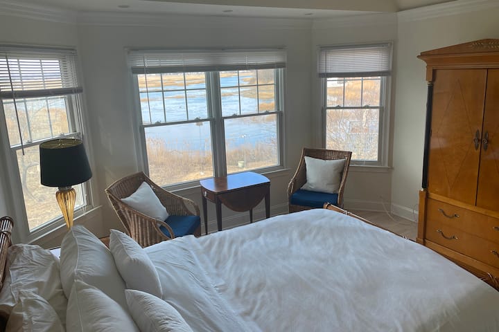 Събуждайте се с птици, които пеят в блатото всяка сутрин.  Наистина вълшебно.