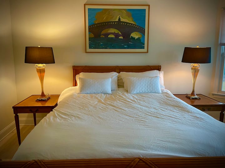 Главен апартамент.  Супер удобен, луксозен, органичен матрак с авокадо.