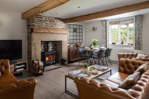 Top Airbnb: Luxury Historic England cottage (Coutts' Roost) in Rossendale