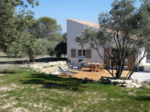 Cozy house at the foot of the Uchaux massif