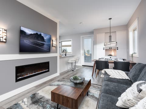 Top Airbnb: Sunrise Ridge Waterfront Resort (#4) in Parksville