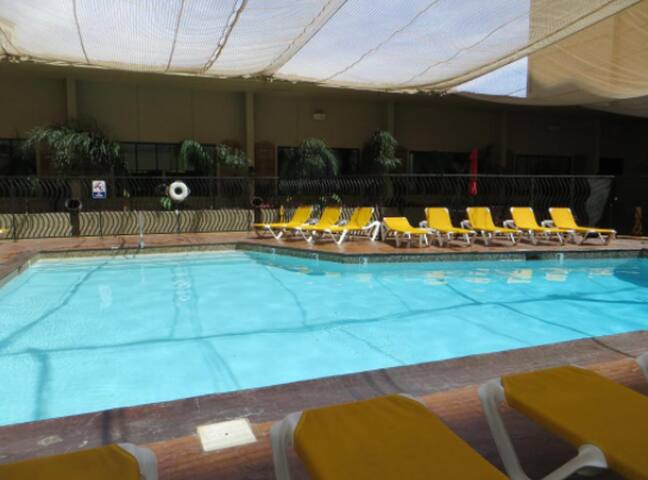 A Suite For 8 in The Center Strip gallery image 4