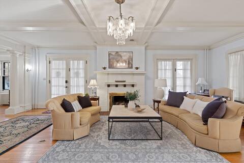 5,000 Sq Ft Mansion Near Sight & Sound