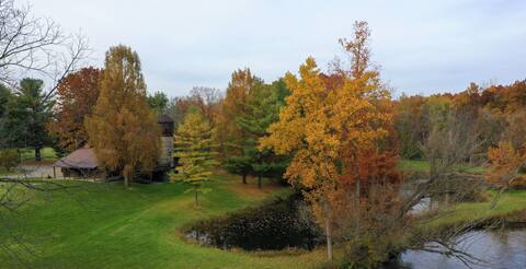Tributary Pointe: Barn on 43 acres with water