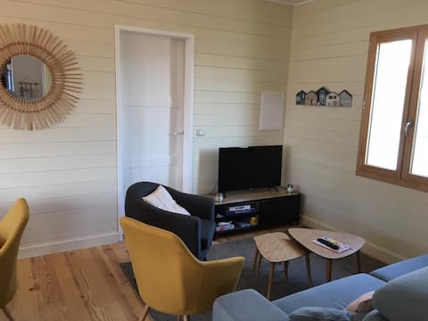 Top Airbnb: Beautiful cottage with terrace, sea view, 7/9 people à Gruissan