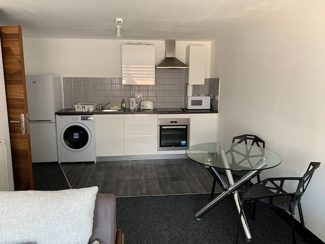 Two double bedroom apt Rusholme 202.