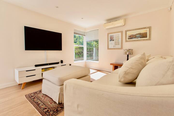 Serene Villa with iconic Mountain & Ocean view gallery image 5