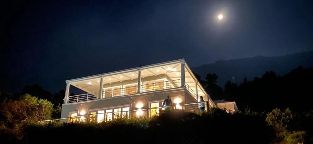 Serene Villa with iconic Mountain & Ocean view