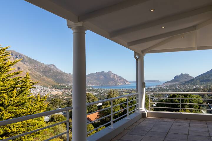 Serene Villa with iconic Mountain & Ocean view gallery image 4