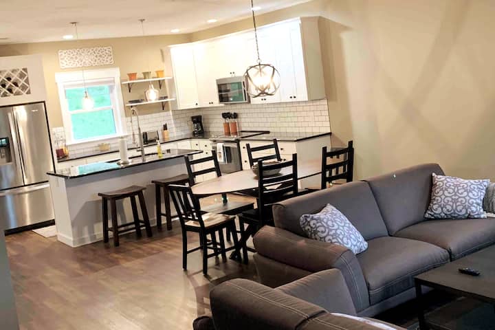 Spring Village Hilltop Retreat - 해리슨버그