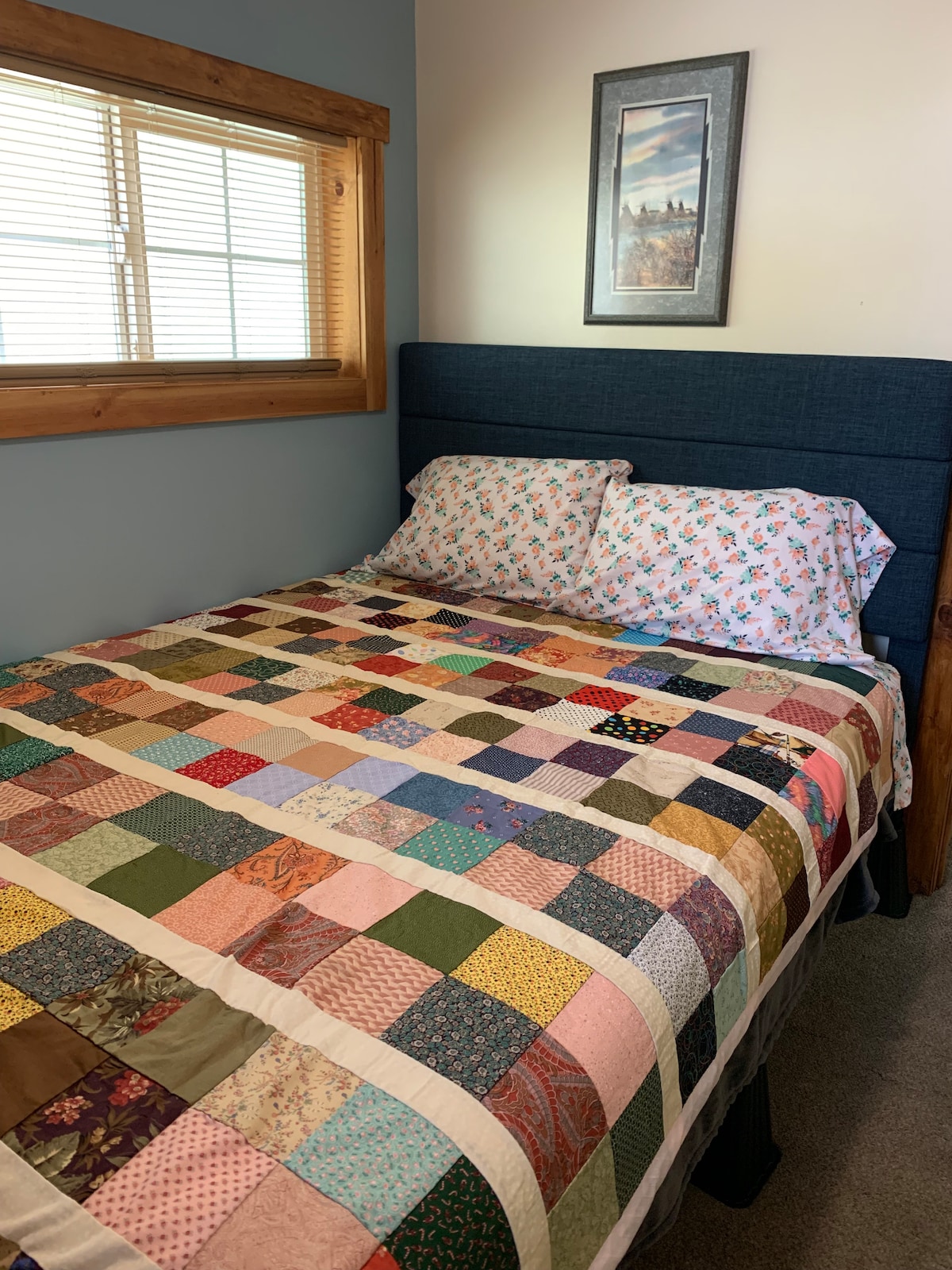 Chumba cha kulala cha tatu na kitanda kipya cha malkia cha premium.