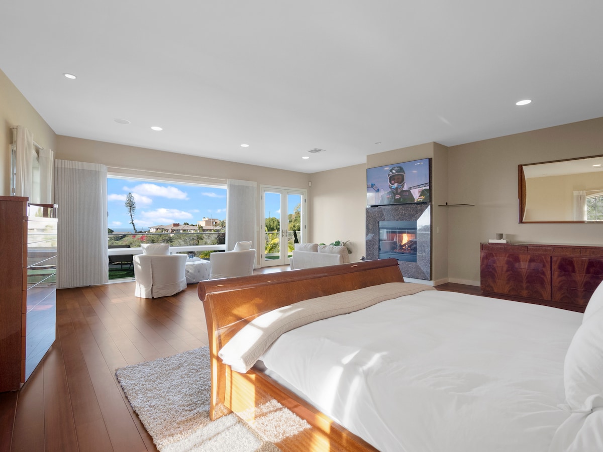 Master Bedroom - King Bed - Ocean View + Fireplace