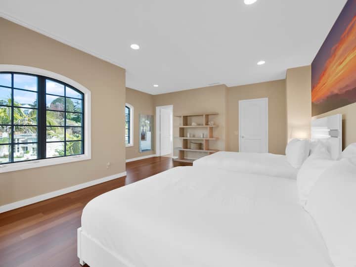 Spavaća soba na spratu - 2 bračna kreveta (1,6x2)