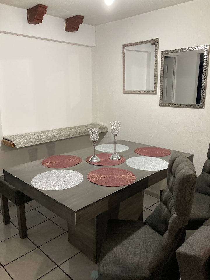 Bonita Y Cómoda Casa Entera En Privada - León, México