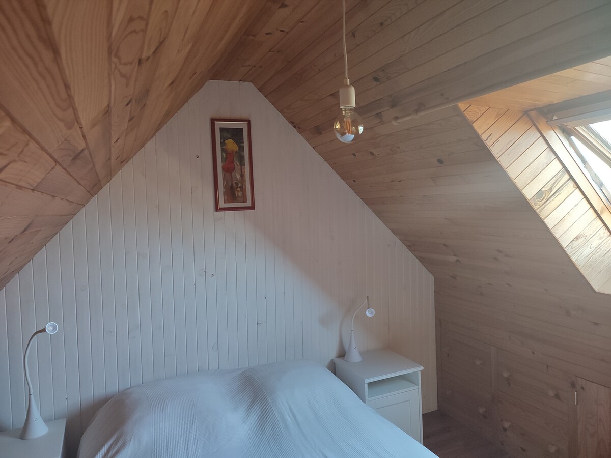 Спална соба над гаражата