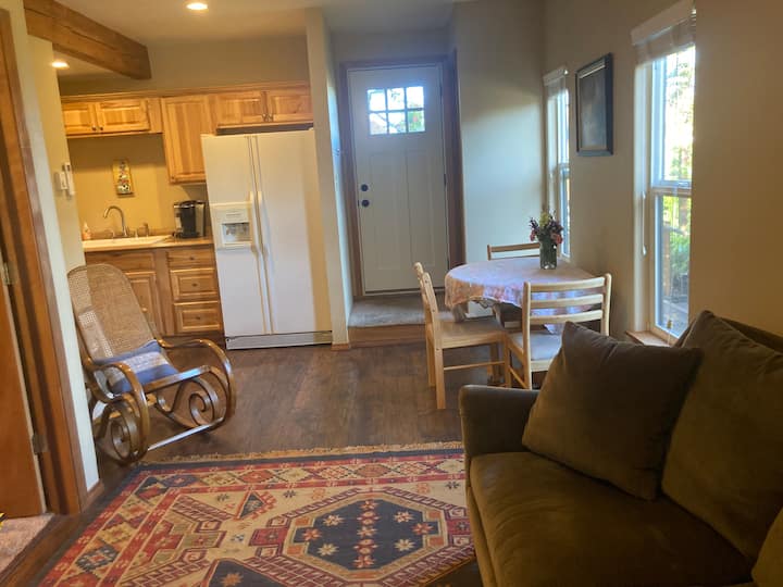 Peaceful 1 Bedroom Guesthouse In North Hills. - Corvallis, OR
