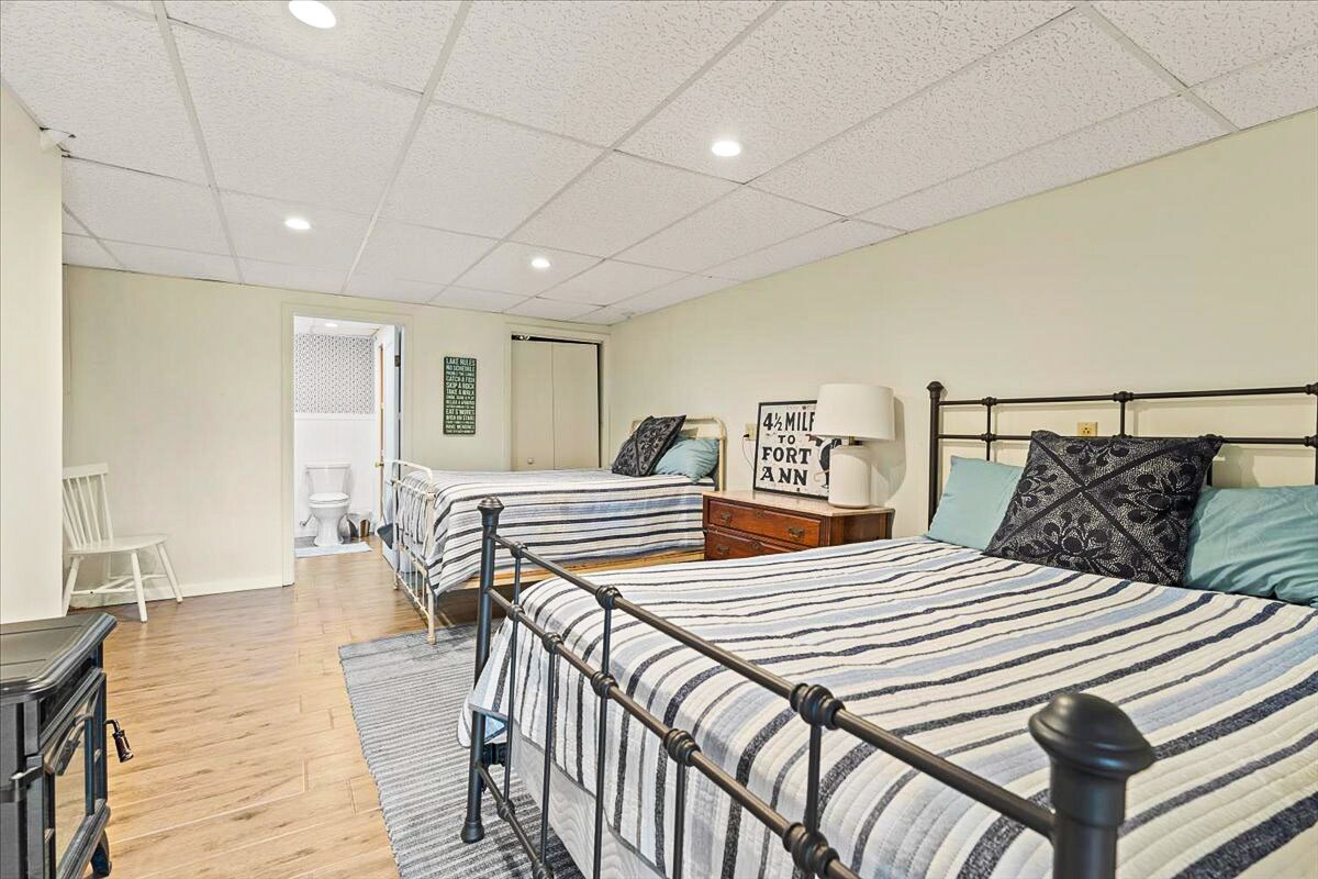 Chumba cha kulala #3 ~ Kitanda Kimoja cha Malkia na Kitanda Kimoja Kamili.
