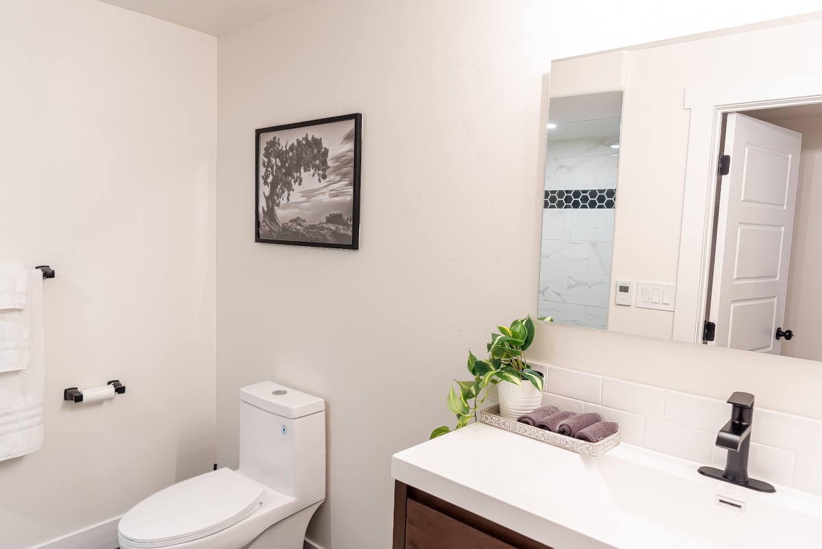 Cozy 1-bedroom basement apartment