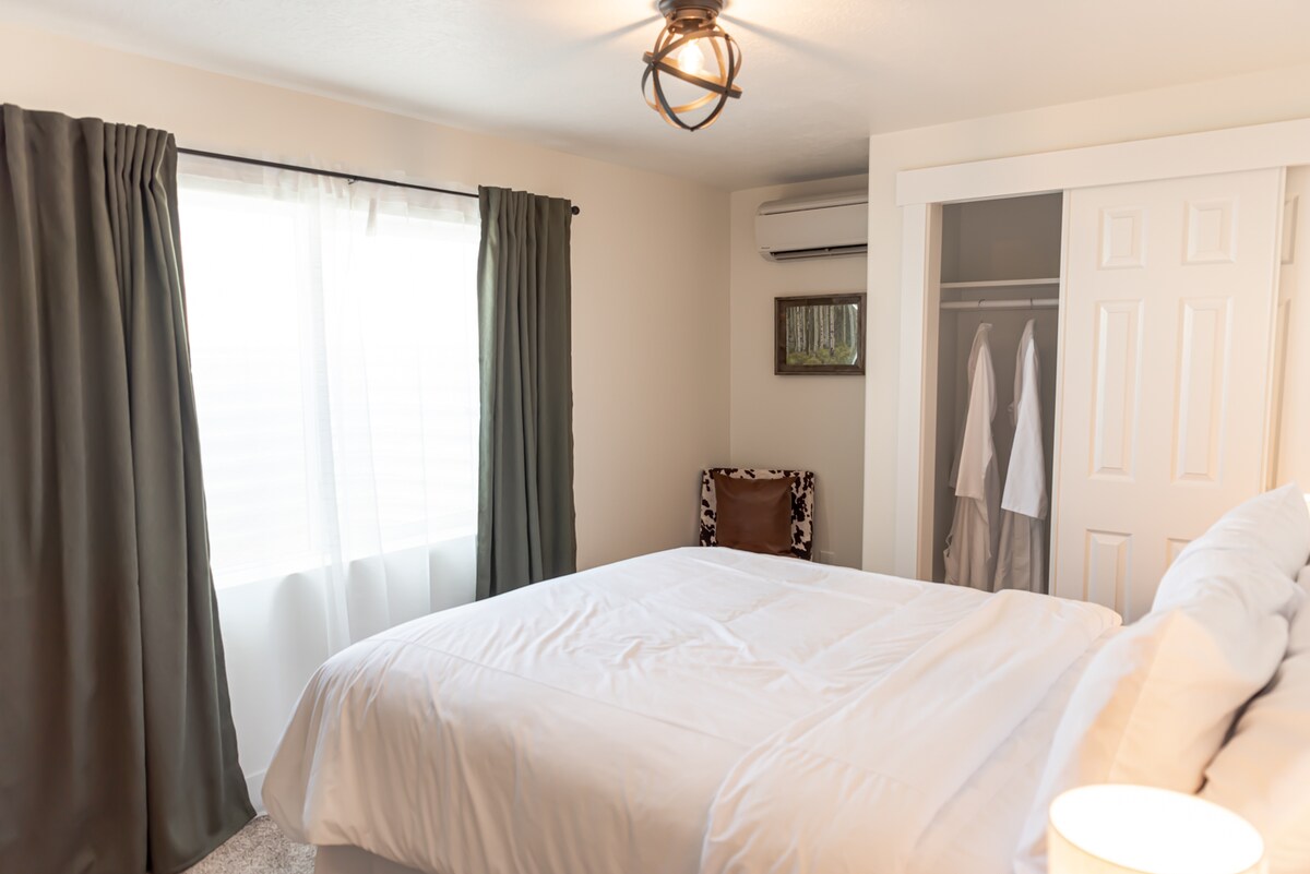 Cozy 1-bedroom basement apartment