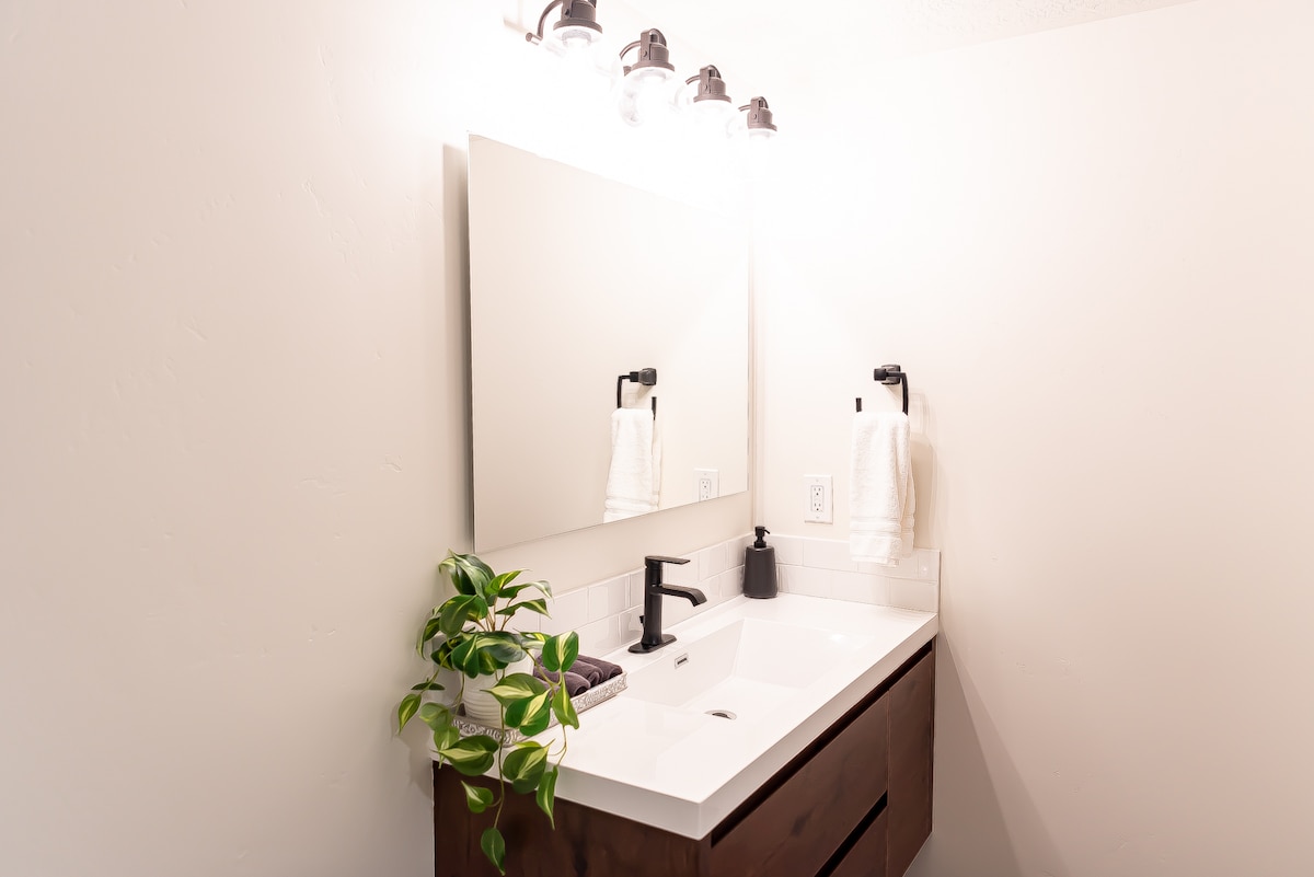 Cozy 1-bedroom basement apartment