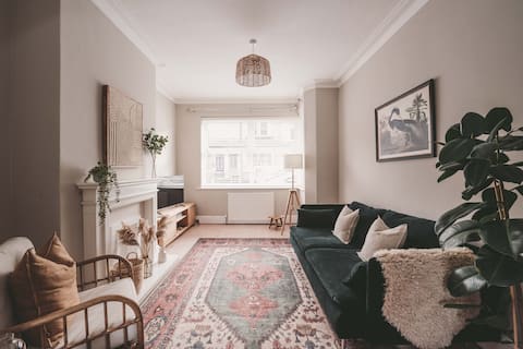 Top performing Airbnb: Beautiful 2 bed Harrogate terrace near Kings Rd in Killinghall