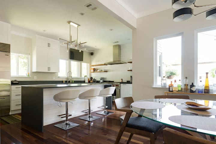 Barton Hills Oasis With Private Pool gallery image 4