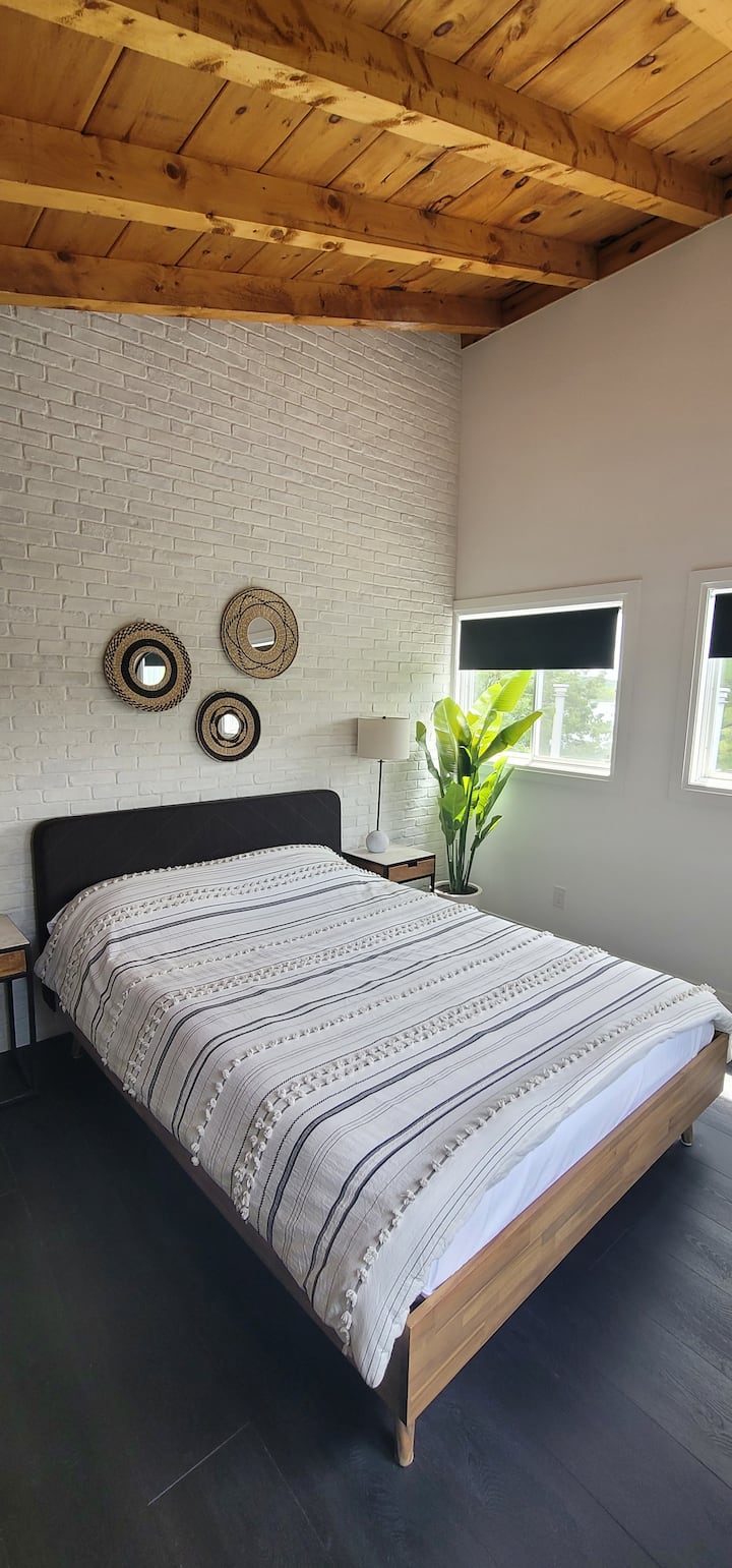 High wood ceilings with West & South Lakeview (3rd bedroom)