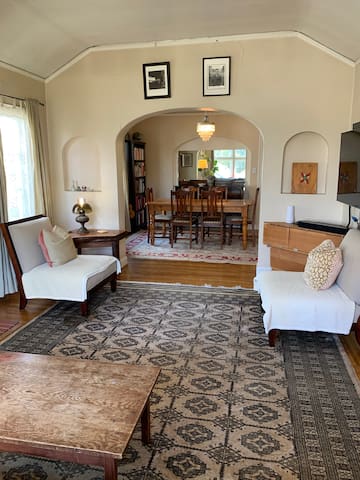 Serene 2-bedroom house on quiet street