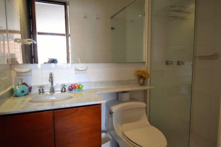 Salle de bain de deuxième chambre