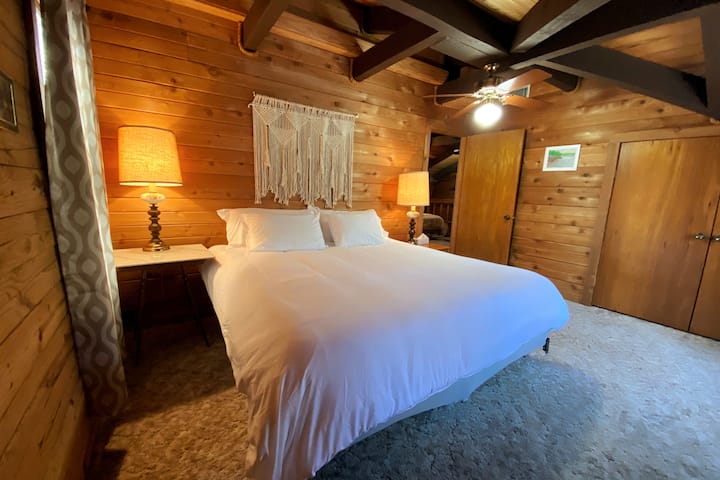Soveværelse nr. 4. 1 kingsize-seng