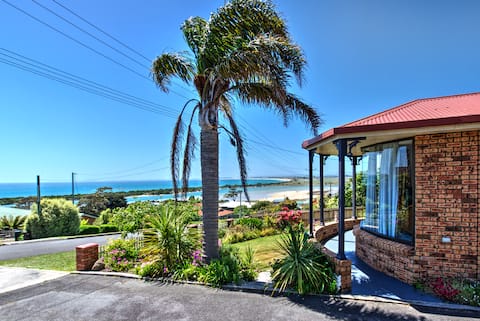 CORONELLA: A comfy home with beautiful ocean views