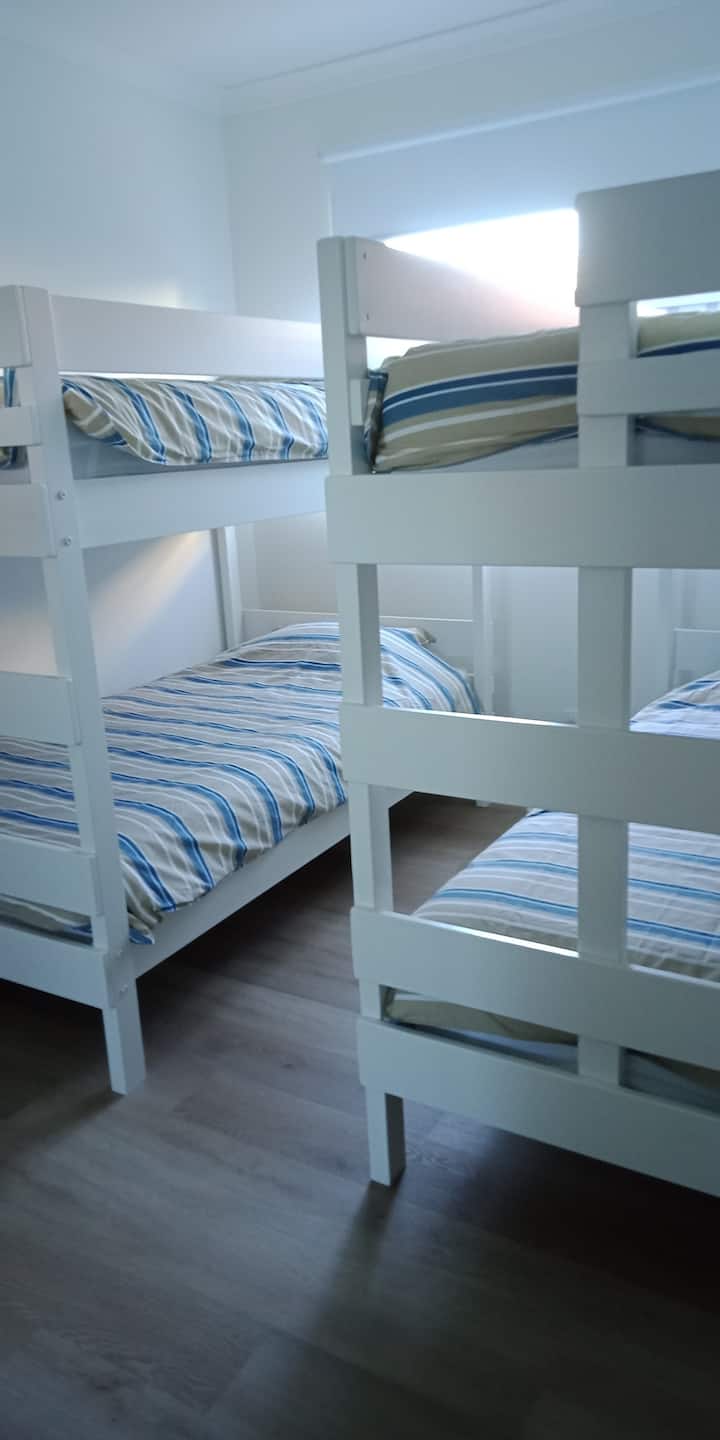 Bunk room - sleeps 4 in 2 x king singles bunks