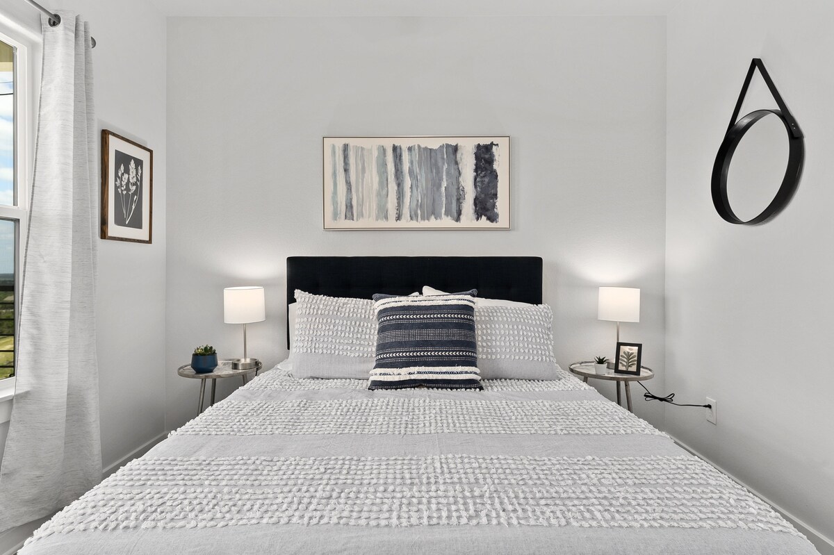 Spavaća soba za goste 1 s madracem od memorijske pjene veličine Queen