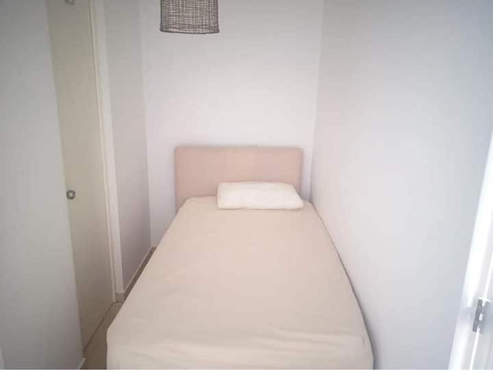 Slaapkamer 4 op de 5e verdieping biedt 1,5 slaapplek