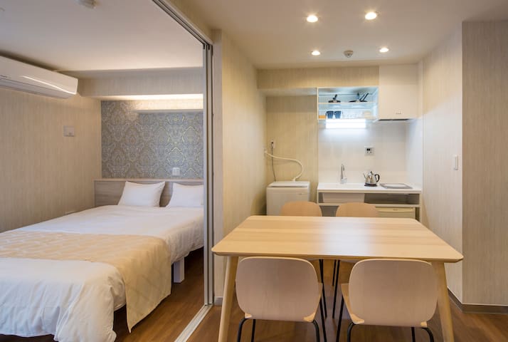 ◆浅草エリア◇キッチン・テーブル・冷蔵庫完備◆バルコニー付4名用◇Hotel SAILS◆