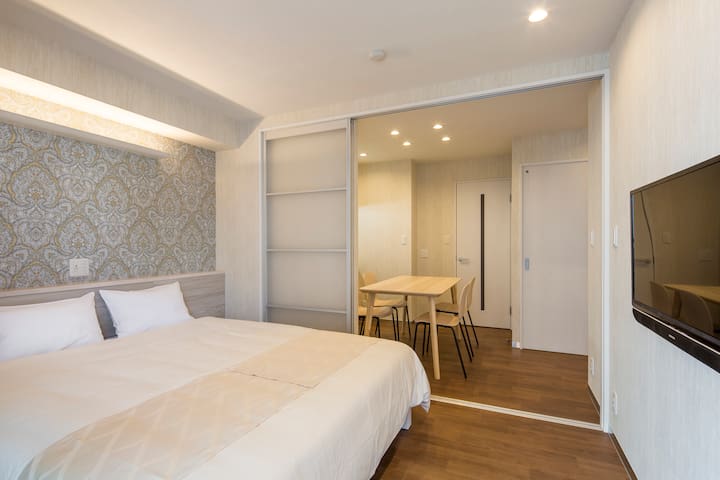 ◆浅草エリア◇キッチン・テーブル・冷蔵庫完備◆バルコニー付5名用◇Hotel SAILS◆