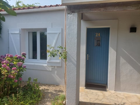 Top performing Airbnb: House near the beach in Longeville Sur Mer