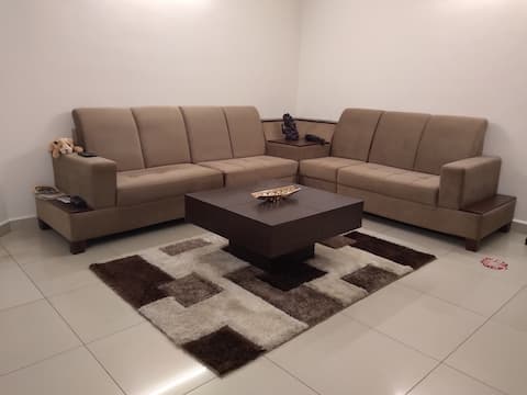 1 Private Room in 3BHK Homestay with Balcony