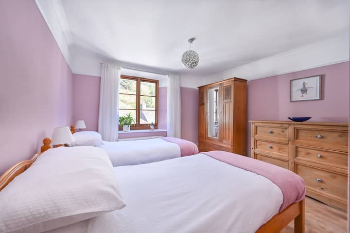 ห้องนอนเตียงคู่ 