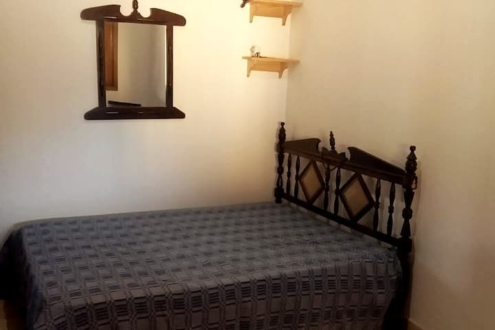Dormitorio 2 - Cama de matrimonio + 2 literas. Colchones y cajones súper cómodos y cajones.