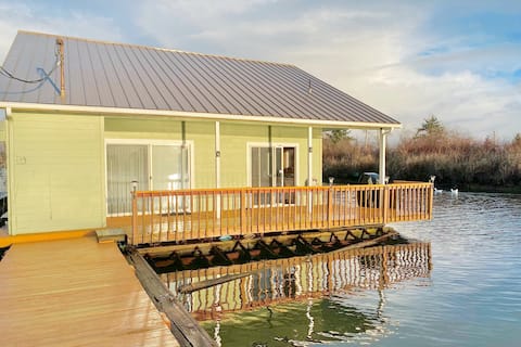 Casa galleggiante sul fiume | Puget Island WA